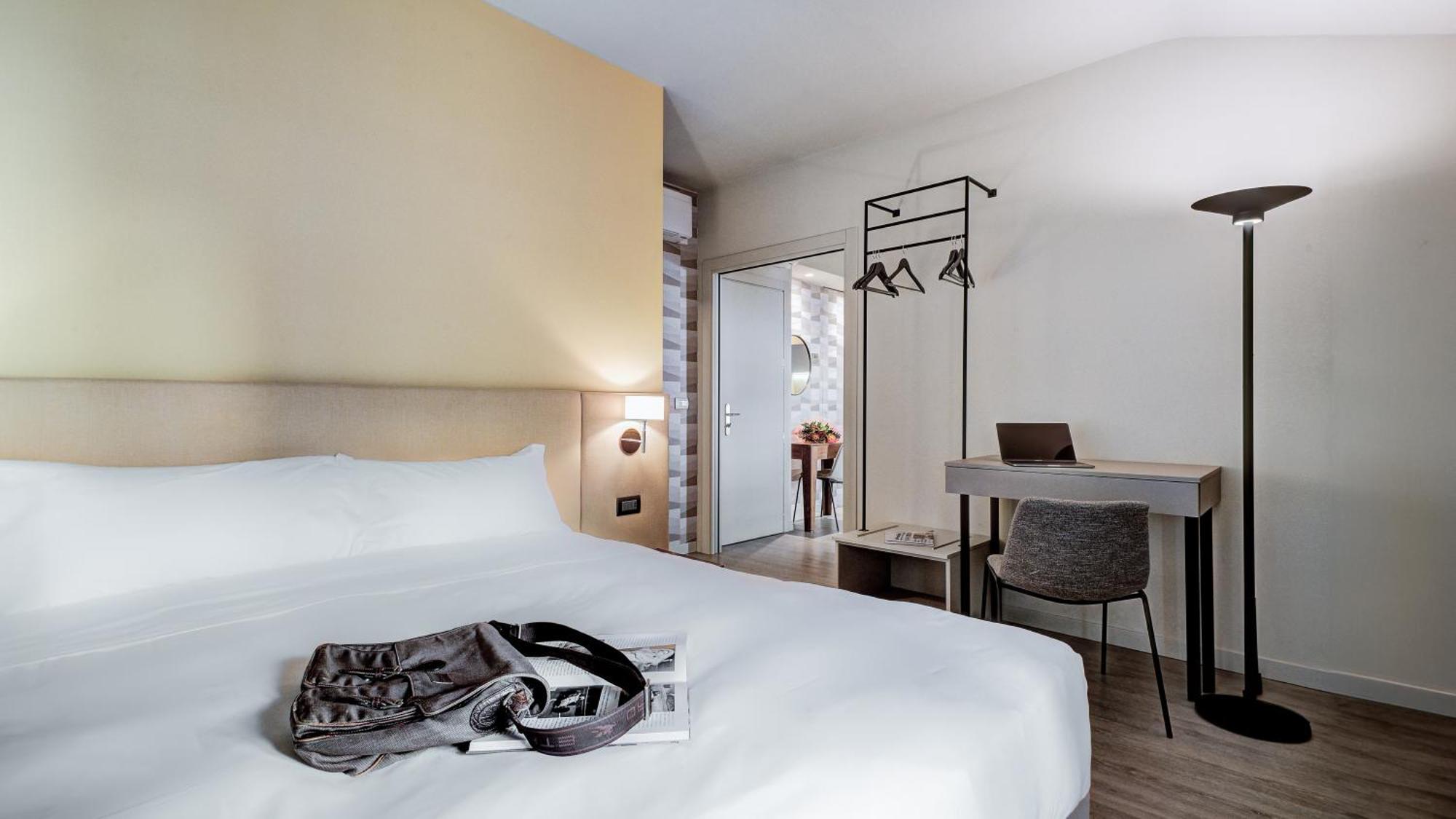 Bed and Breakfast Be Duomo - Self Check-In Voghera Exterior foto